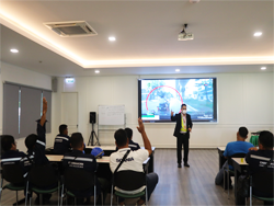 เทคนิคการขับรถเชิงป้องกันอุบัติเหตุ โดยอาจารย์อภิรัติ  คำสายพรม