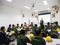 เทคนิคการขับรถเชิงป้องกันอุบัติเหตุ โดยอาจารย์อภิรัติ  คำสายพรม
