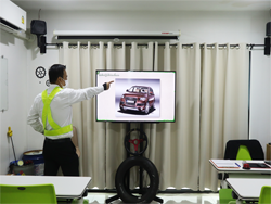 การตรวจสอบความปลอดภัยรอบตัวรถด้วยกระบวนการ KYT