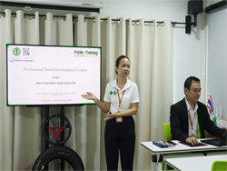 กล่าวต้อนรับพร้อมแนะนำวิทยากรและกิจกรรมฝึกอบรม