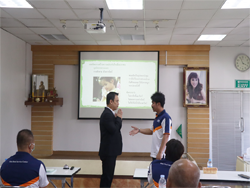 เทคนิคการทำความเคารพทักทายผู้รับบริการ