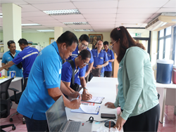 ลงทะเบียนรับเอกสารประกอบการฝึกอบรม