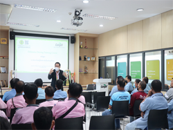 มารยาทและการทักทายผู้รับบริการอย่างมืออาชีพ