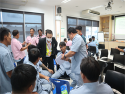 แบ่งกลุ่มเพื่อทำกิจกรรมร่วมกัน