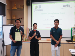 ผู้บริหารกล่าวขอบคุณทีมวิทยากร