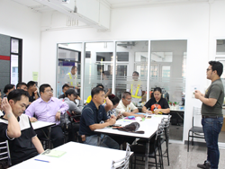ผู้แทนหน่วยงานกล่าวต้อนรับพร้อมแนะนำทีมวิทยากร และกิจกรรมฝึกอบรม
