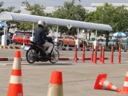 ฝึก และประเมินทักษะการทรงตัวในทางแคบ