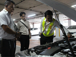 สาธิตเทคนิคการตรวจสอบและเตรียมความพร้อมของยานพาหนะก่อนการเดินทาง Pre-Trip Inspection