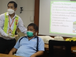 การให้ความช่วยเหลือผู้ได้รับบาดเจ็บที่ติดอยู่ในรถ
