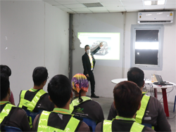 การตรวจสอบความปลอดภัยรอบตัวรถด้วยกระบวนการ KYT