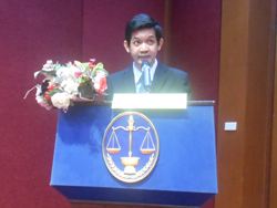 เจ้าหน้าที่ศาลปกครองชำนาญการพิเศษ กล่าวรายงานพร้อมแนะนำวิทยากร