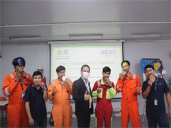ให้รางวัลกับกลุ่มผู้ชนะ