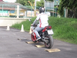 ฝึก และประเมินทักษะการขับขี่ในทางขรุขระ