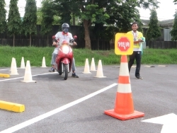 ฝึก และประเมินทักษะการหยุดรถในสถานการณ์ฉุกเฉิน