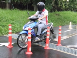 ฝึก และประเมินทักษะการขับขี่ในทางแคบ