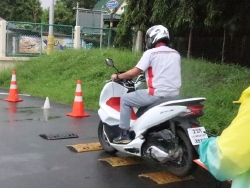 ฝึก และประเมินทักษะการขับขี่ในทางขรุขระ