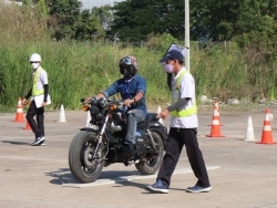ฝึกและประเมินทักษะการทรงตัวบนทางแคบ