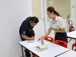 ลงทะเบียนรับเอกสารประกอบการฝึกอบรม