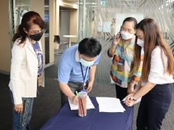 ลงทะเบียนรับเอกสารประกอบการฝึกอบรม		