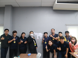 ถ่ายภาพร่วมกันเป็นที่ระลึก