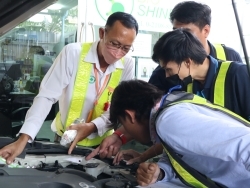 การตรวจสอบแบตเตอร์รี่และการต่อพ่วงอย่างถูกต้อง