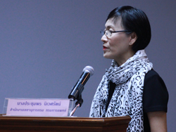 กล่าวรายงานโดยนางประชุมพร  นิเวศรัตน์