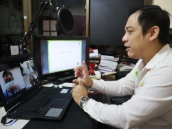 กล่าวต้อนรับพร้อมแนะนำวิธีการฝึกอบรมแบบ Live Training