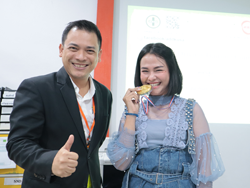 ให้รางวัลกับผู้ที่ตอบคำถามได้มากที่สุดประจำวัน