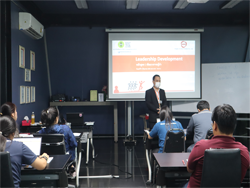  บทบาทหน้าที่ของผู้นำ และรูปแบบการบริหารงาน โดยอาจารย์อภิรัติ  คำสายพรม