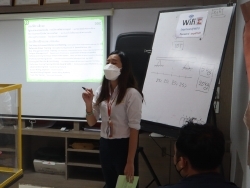 กล่าวต้อนรับพร้อมแบ่งกลุ่ม เพื่อทำกิจกรรมร่วมกัน		