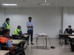 ผู้แทนหน่วยงานสรุปผลการฝึกอบรมพร้อมเน้นย้ำวัตถุประสงค์		