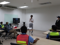 ผู้แทนหน่วยงานกล่าวขอบคุณทีมวิทยากร		