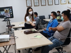 ให้รางวัลกับผู้ที่ร่วมตอบคำถาม		