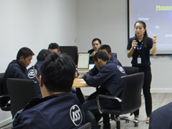 ผู้บริหารกล่าวต้อนรับพร้อมให้คำแนะนำในการปฏิบัติหน้าที่