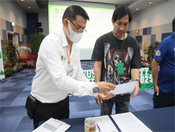 ลงทะเบียนรับเอกสารประกอบการฝึกอบรม