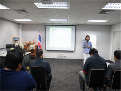 ผู้บริหารกล่าวต้อนรับพร้อมเน้นย้ำถึงมาตรฐานของหน่วยงานฯ