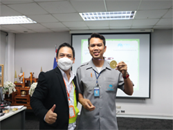 ให้รางวัลกับผู้ที่สามารถตอบคำถามได้สูงสุดประจำวัน
