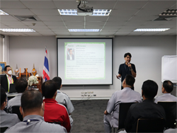 ผู้แทนหน่วยงานกล่าวต้อนรับพร้อมแนะนำวิทยากร และกิจกรรมฝึกอบรม