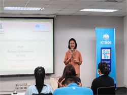 ผู้บริหารกล่าวทักทายพร้อมเน้นย้ำมาตรฐานความปลอดภัย