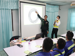 การขับรถอย่างปลอดภัยและการตรวจสอบบำรุงรักษายานพาหนะเบื้องต้น
