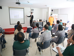 เทคนิคการขับรถเชิงป้องกันอุบัติเหตุ โดยอาจารย์อภิรัติ  คำสายพรม