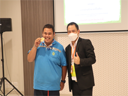 ให้รางวัลกับผู้ที่สามารถตอบคำถามได้สูงสุดประจำวัน