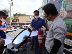 ตรวจสอบอุปกรณ์ความปลอดภัยประจำรถ