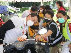 การตรวจสอบน้ำมันเบรครถจักรยานยนต์