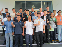 ถ่ายภาพร่วมกันเป็นที่ระลึก