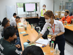 ถาม - ตอบคำถาม พร้อมมอบของรางวัลระหว่างการฝึกอบรม