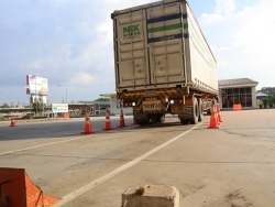 ฝึกและประเมินทักษะการนำรถเทียบจอด