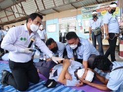 เทคนิคการพลิกตะแคงผู้ได้รับบาดเจ็บเพื่อการเคลื่อนย้าย		