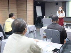 กล่าวต้อนรับพร้อมแนะนำวิทยากร กิจกรรม และสถานที่ฝึกอบรม 