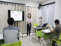 กล่าวต้อนรับพร้อมแนะนำวิทยากรและกิจกรรมฝึกอบรม